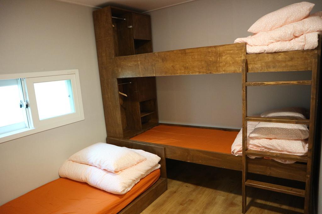 Zzzip Guesthouse In Hongdae Сеул Екстер'єр фото