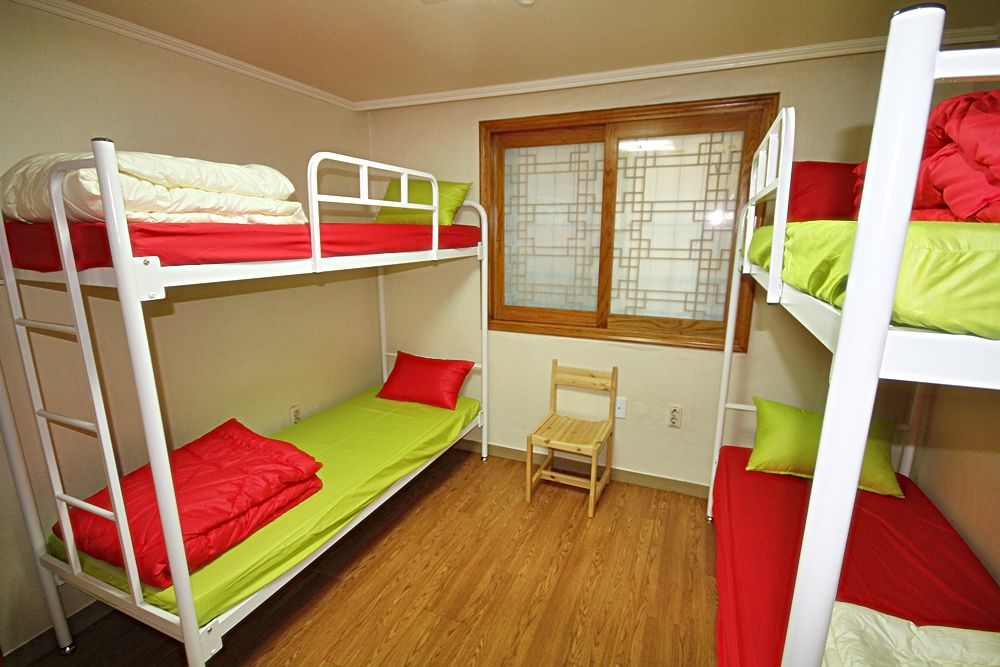 Zzzip Guesthouse In Hongdae Сеул Екстер'єр фото