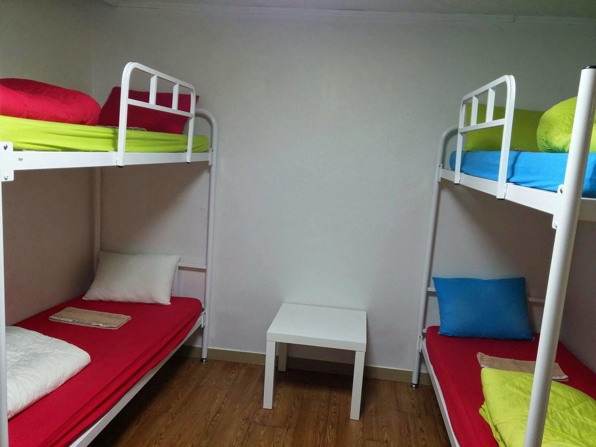 Zzzip Guesthouse In Hongdae Сеул Екстер'єр фото