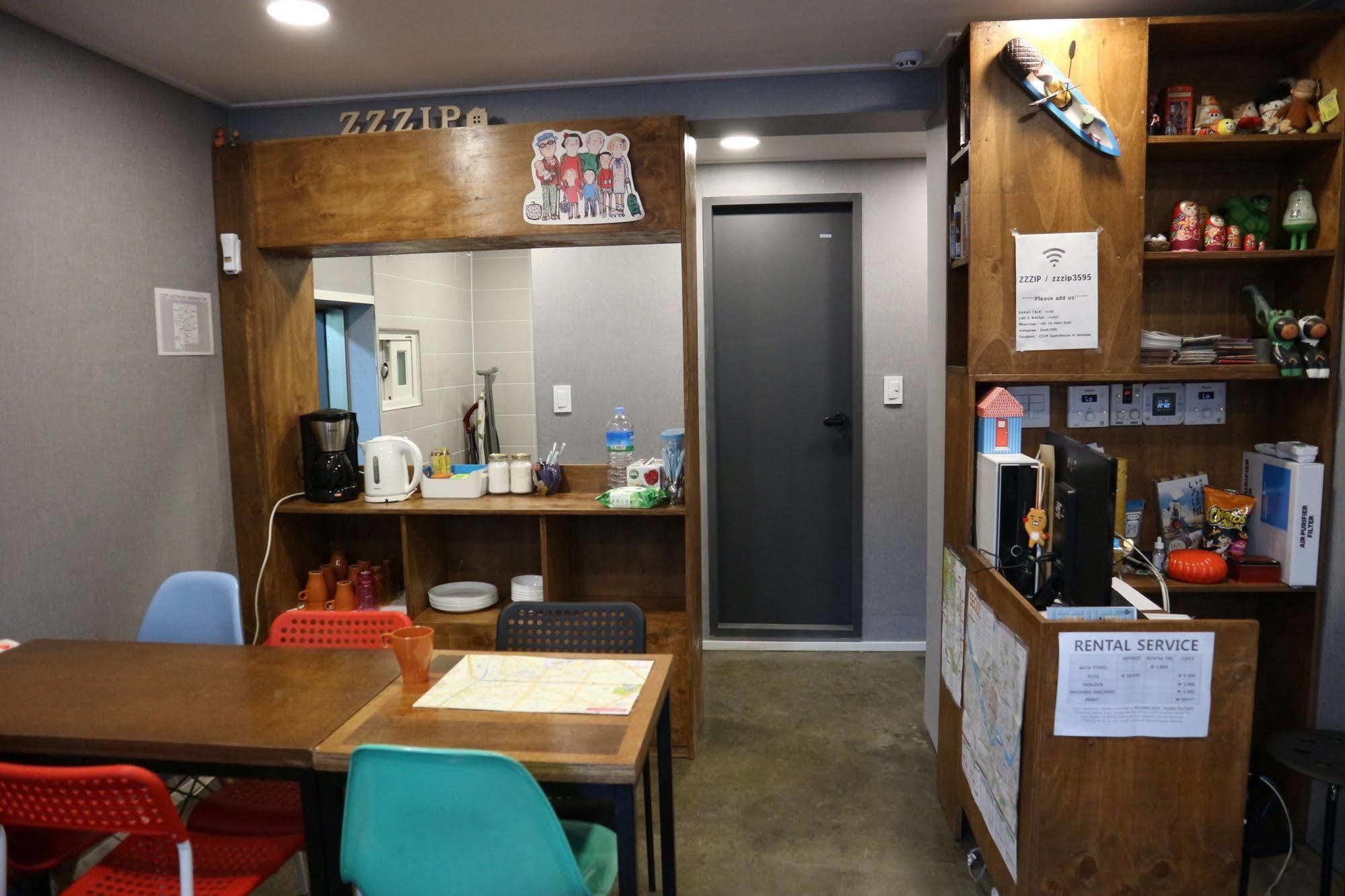 Zzzip Guesthouse In Hongdae Сеул Екстер'єр фото